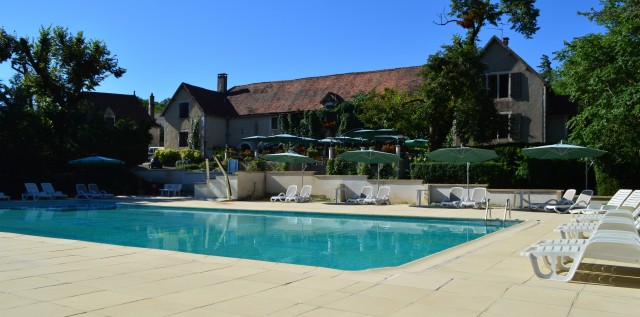 Chateau de lacomte country club